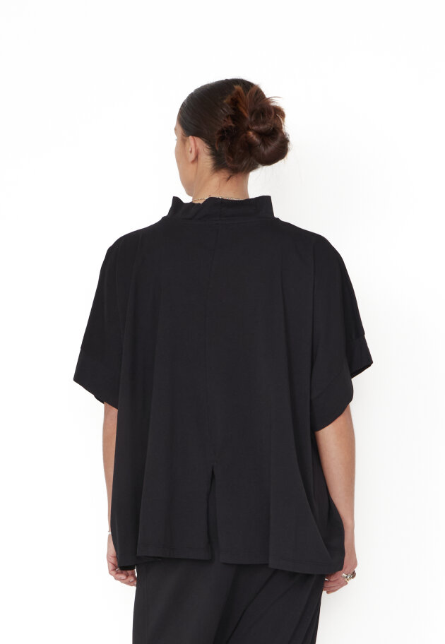 Sort Aarhus - Forudbestilling! Oversize t-shirt med krave og slids bagpå