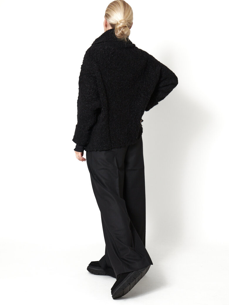 Sort Aarhus - Wide fit blouse in Alpaca wool