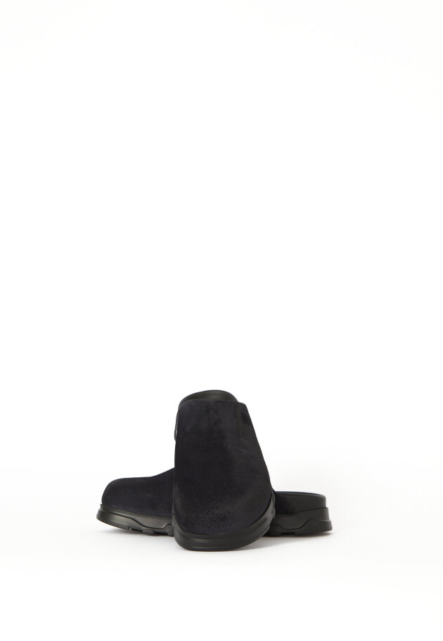 Lofina - Slippers i ruskind med fodsengssål