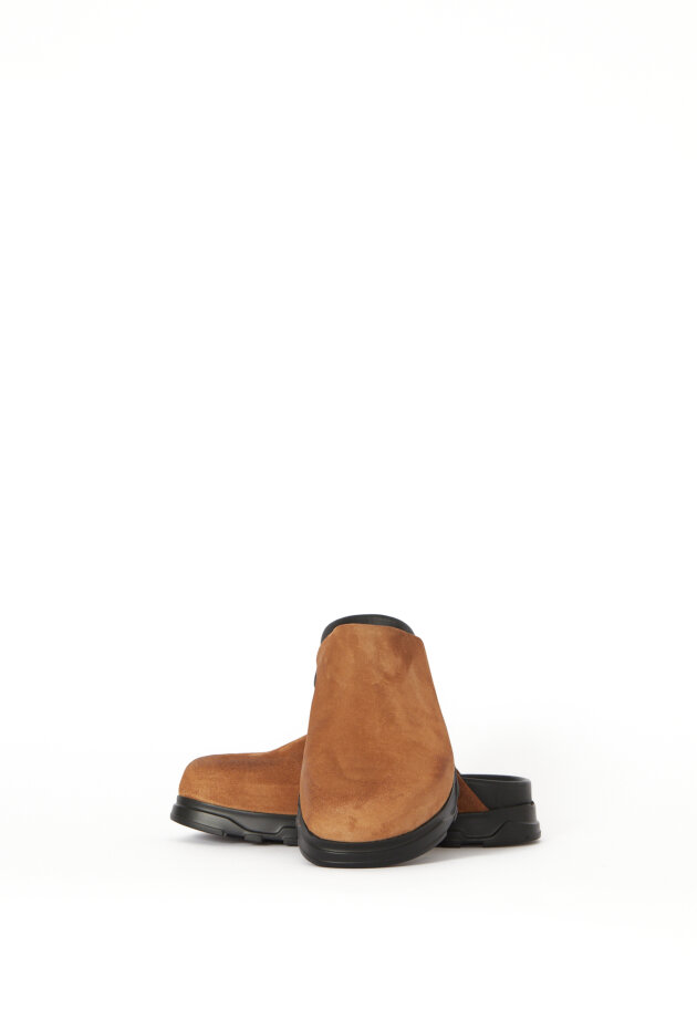 Lofina - Slippers i ruskind med fodsengssål