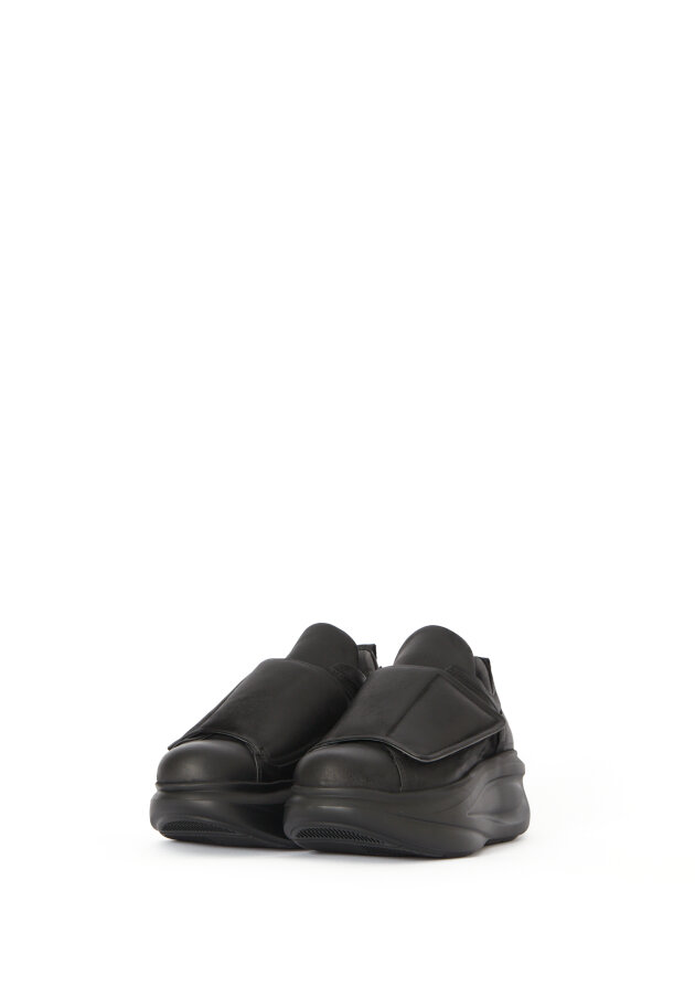 Lofina - Shoe with velcro