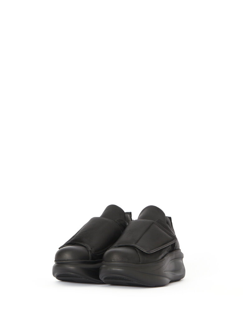 Lofina - Shoe with velcro