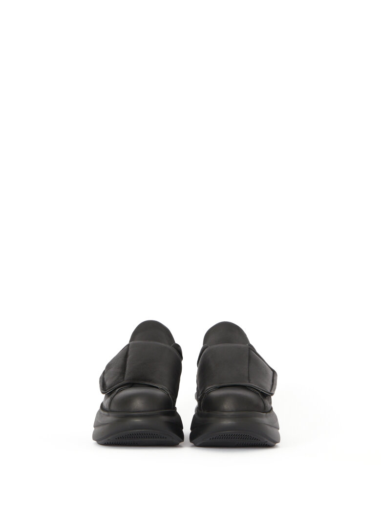 Lofina - Shoe with velcro