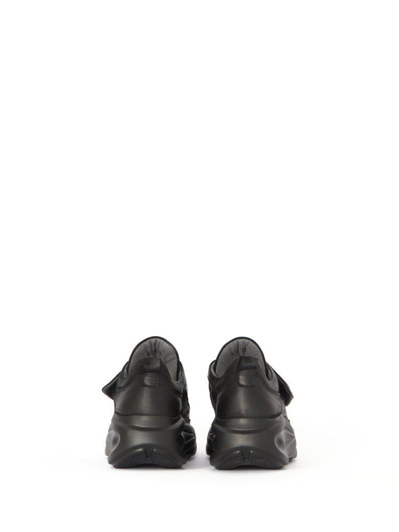 Lofina - Shoe with velcro