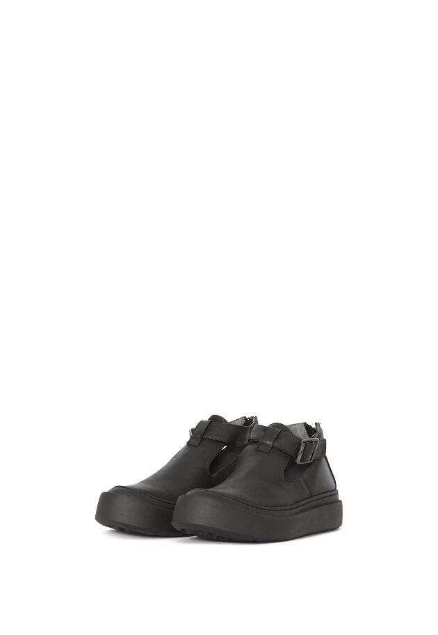 Lofina - Open shoe with buckle and zipper