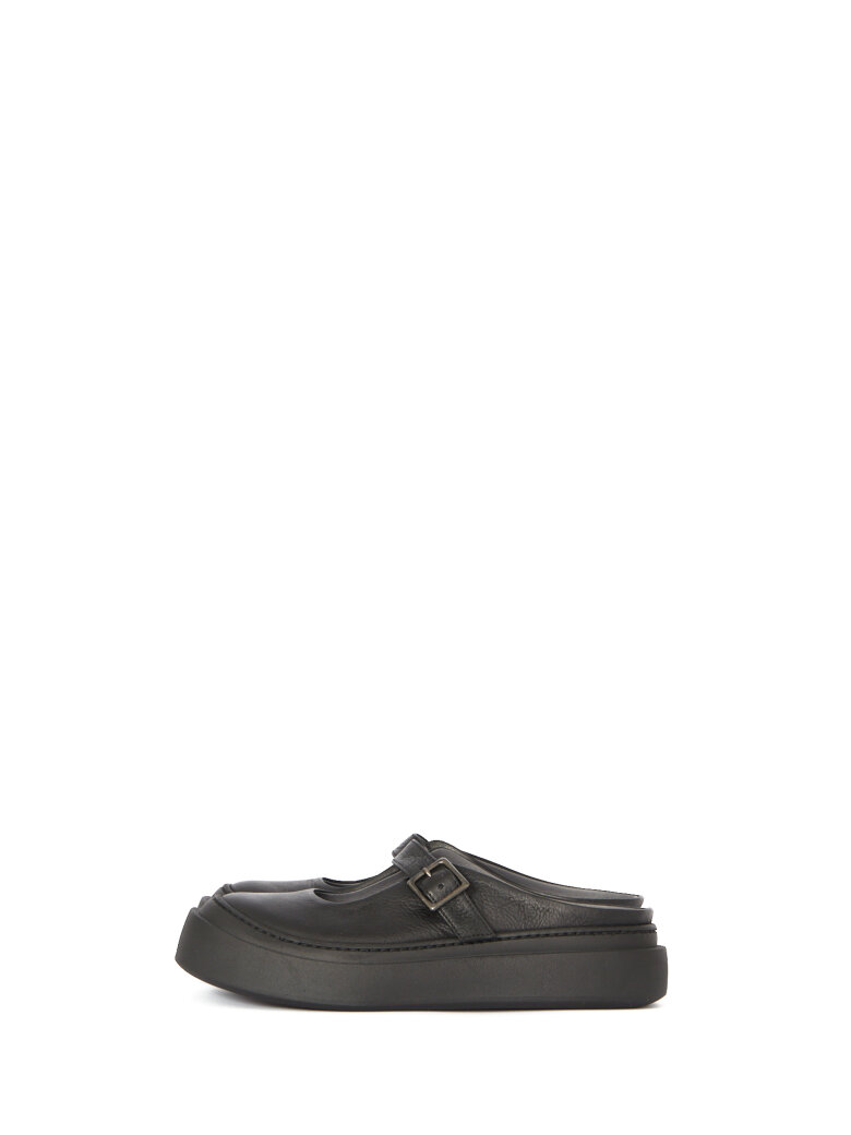 Lofina - Open shoe with a buckle