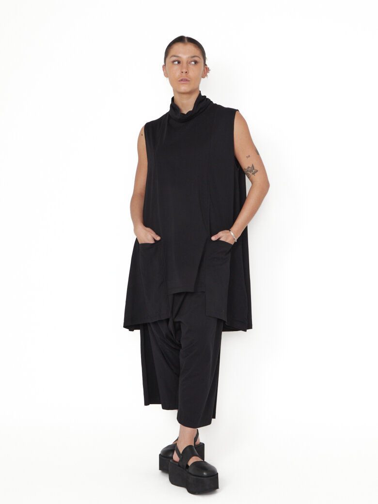 Sort Aarhus - Top with a high neckline and pockets