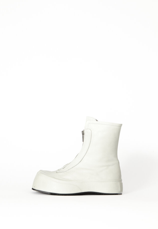 Boot with front zipper Boot with front zipper