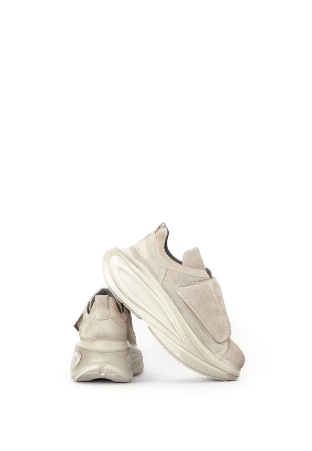 Lofina - Shoe with velcro