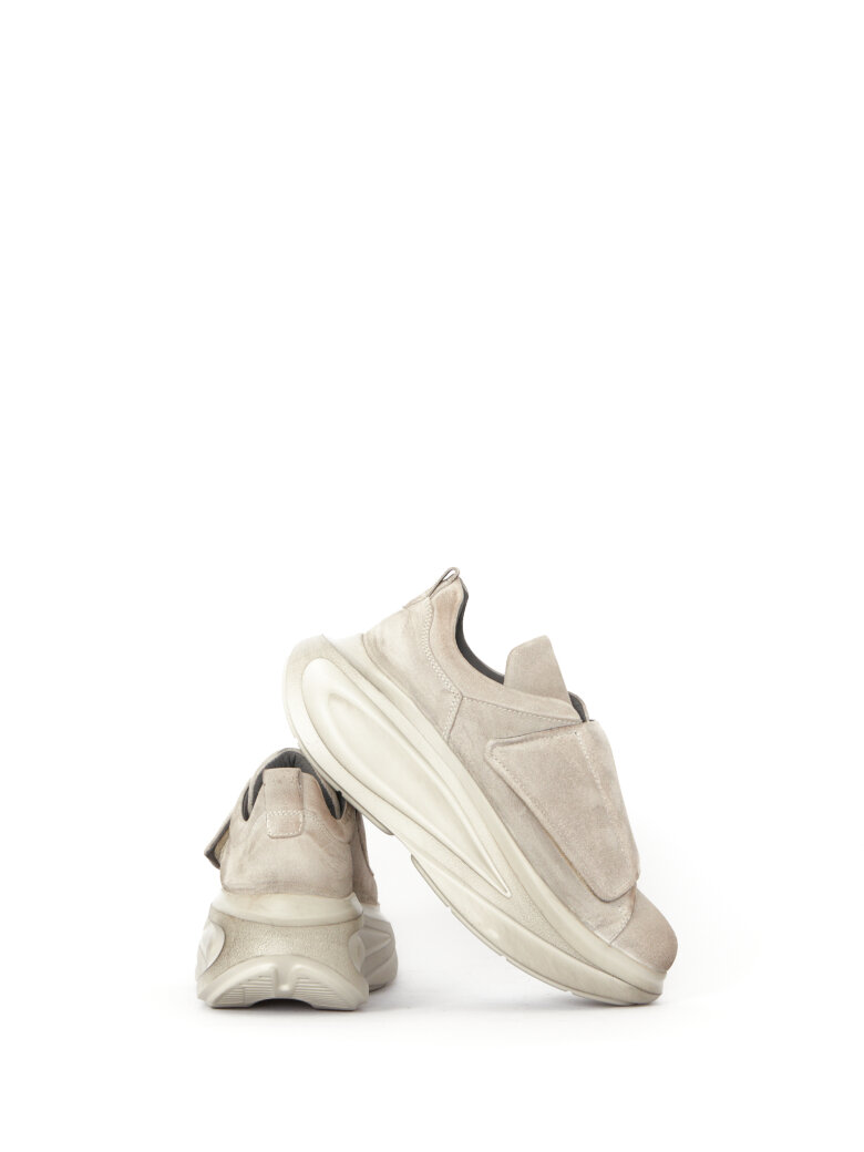 Lofina - Shoe with velcro