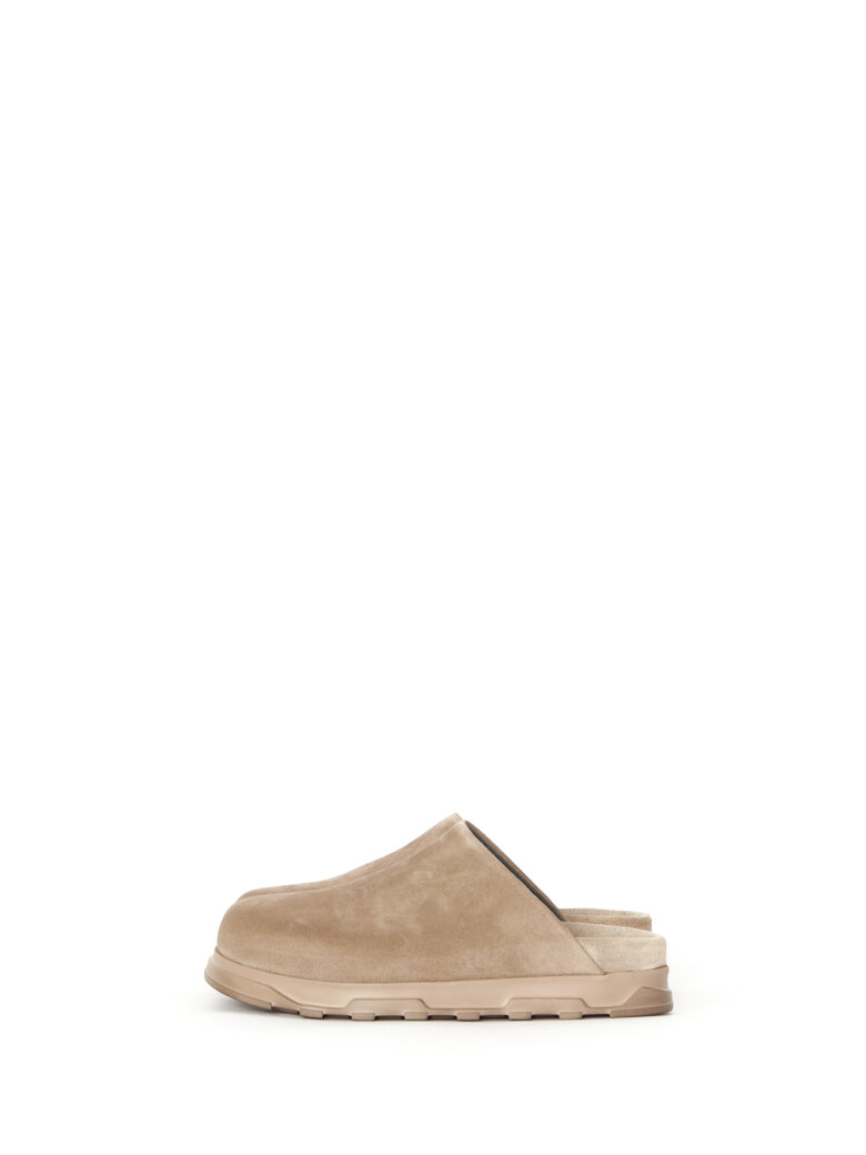 Lofina - Pre order! Sandal in suede with a footbed sole