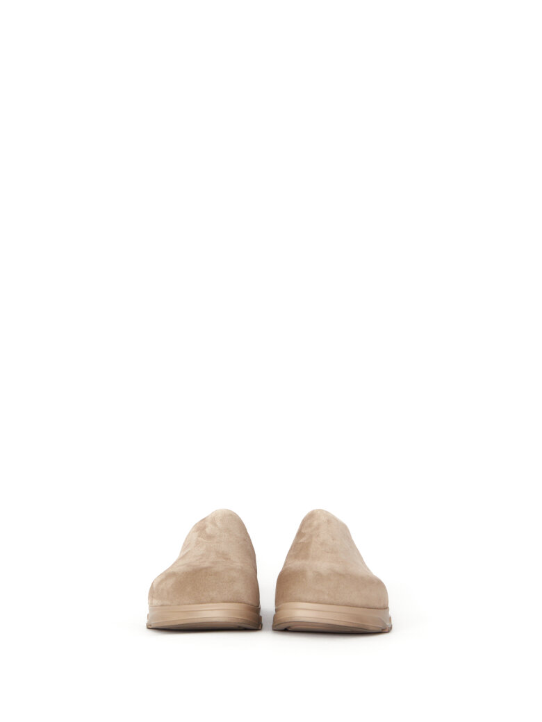 Lofina - Sandal in suede with a footbed sole