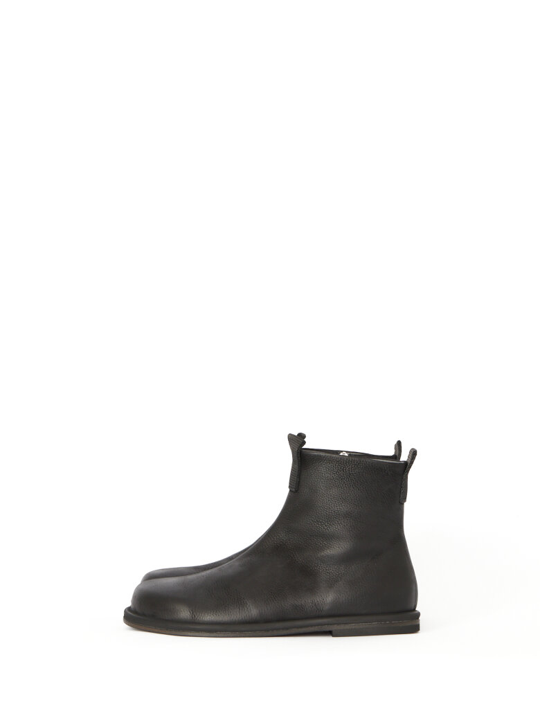 Lofina - Boot with zipper and straps