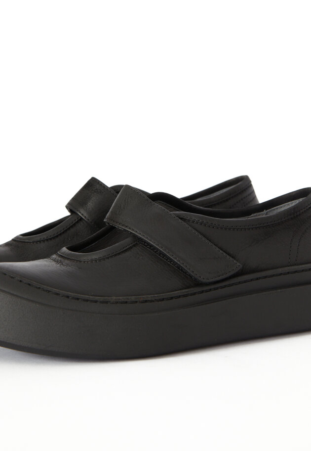 Lofina - Open shoe with velcro