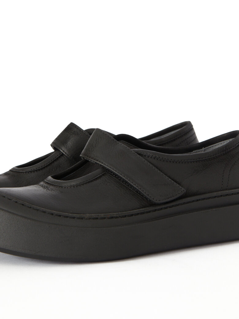 Lofina - Open shoe with velcro