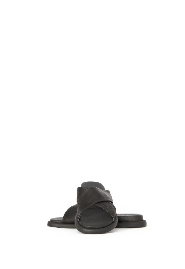 Lofina - Sandal with a cross strap