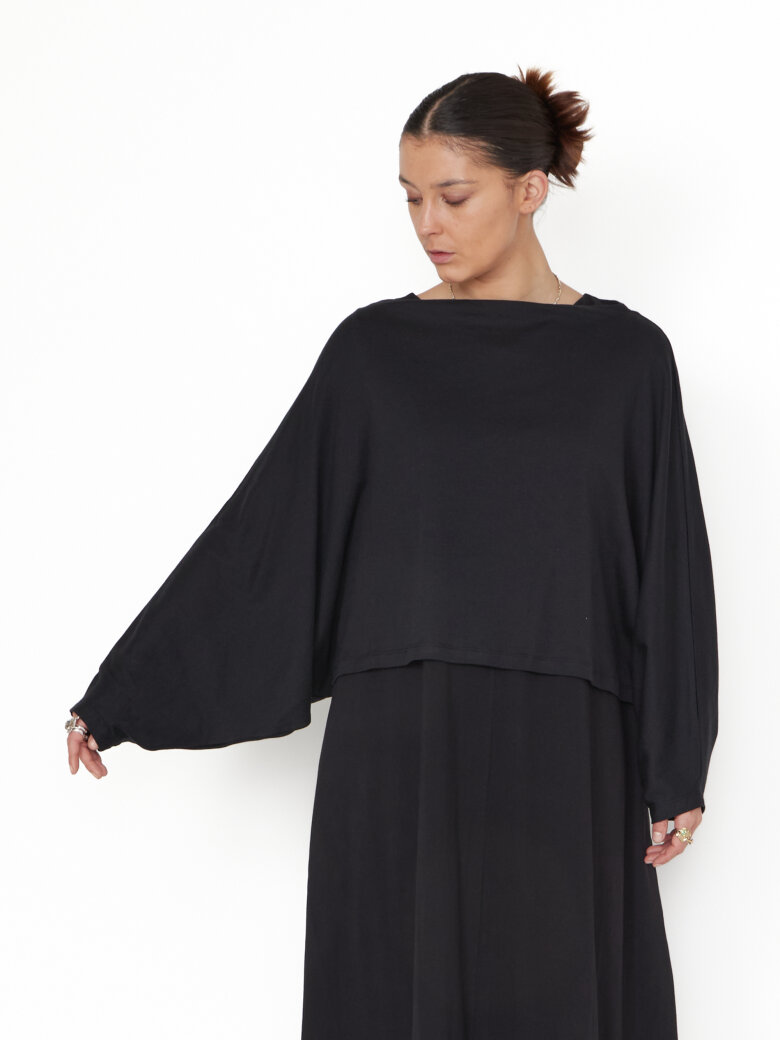 Sort Aarhus - Enkel bluse med bred pasform