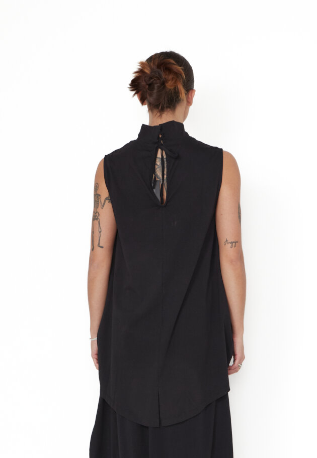 Sort Aarhus - Sleeveless blouse in organic cotton