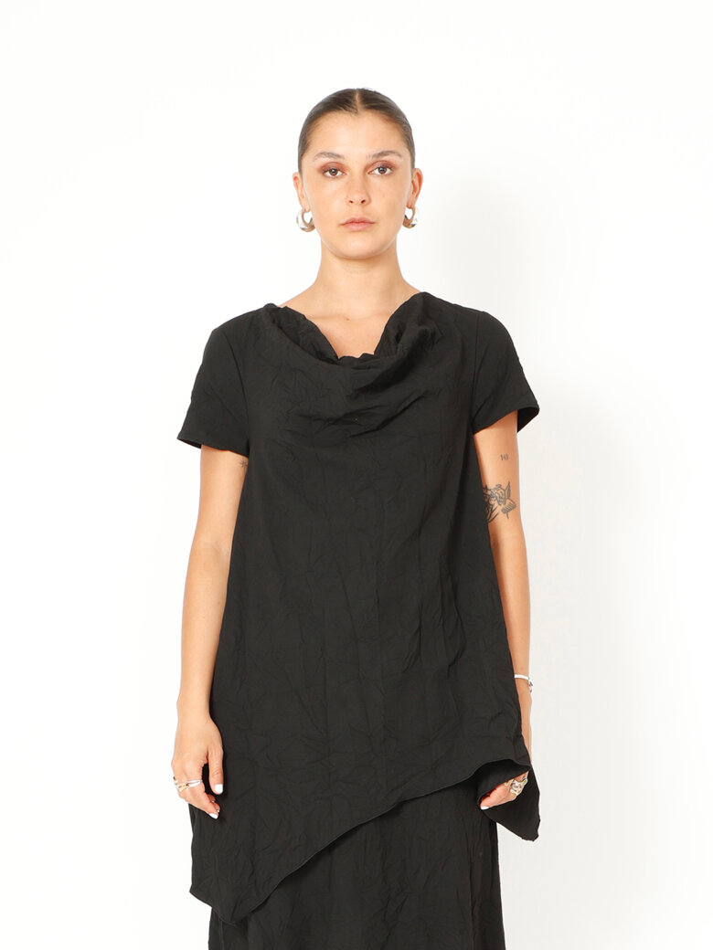 Sort Aarhus - Top with an asymmetrical cut