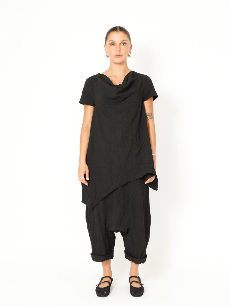 Sort Aarhus - Top with an asymmetrical cut