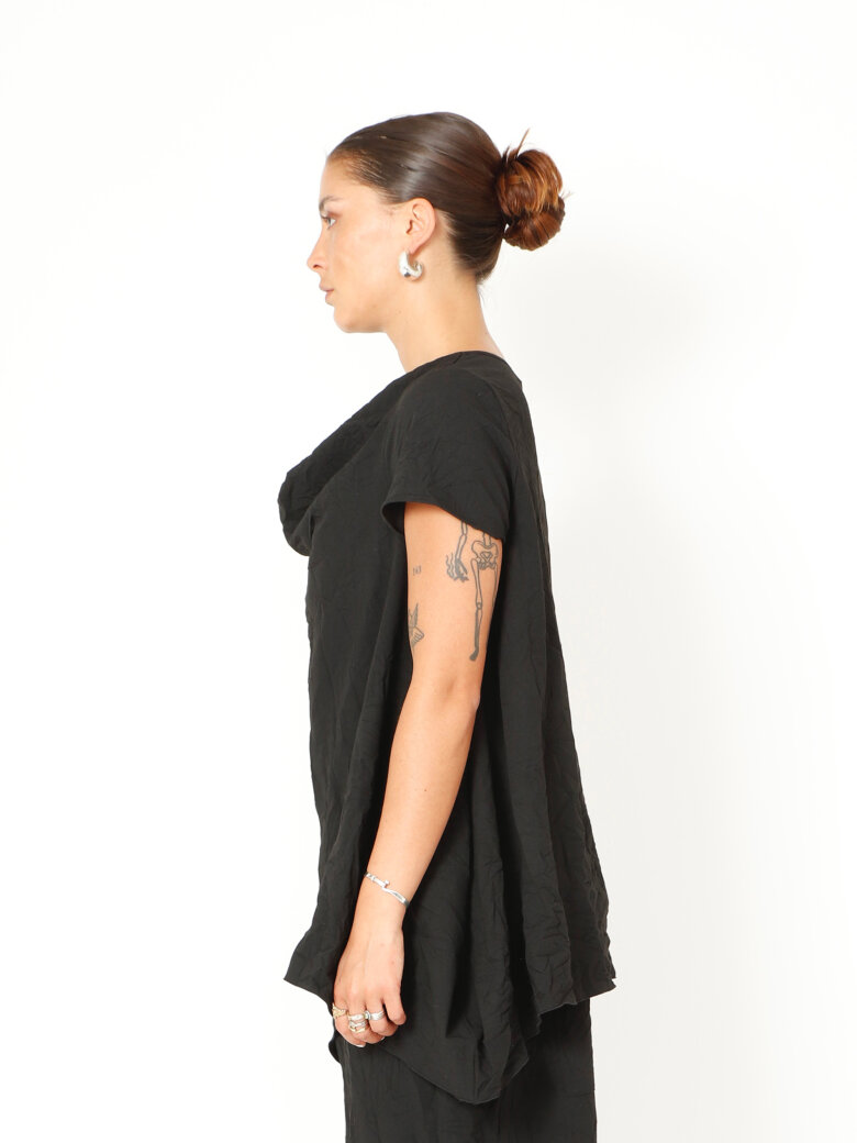 Sort Aarhus - Top with an asymmetrical cut