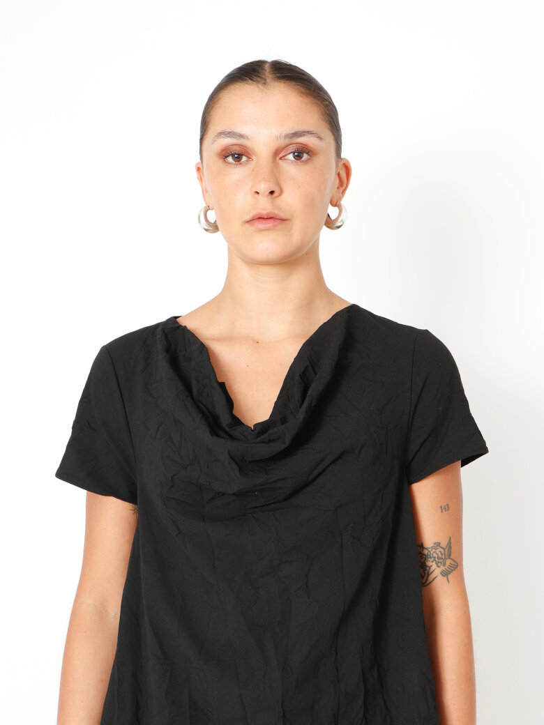 Sort Aarhus - Top with an asymmetrical cut