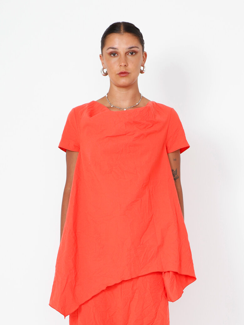 Sort Aarhus - Top with an asymmetrical cut