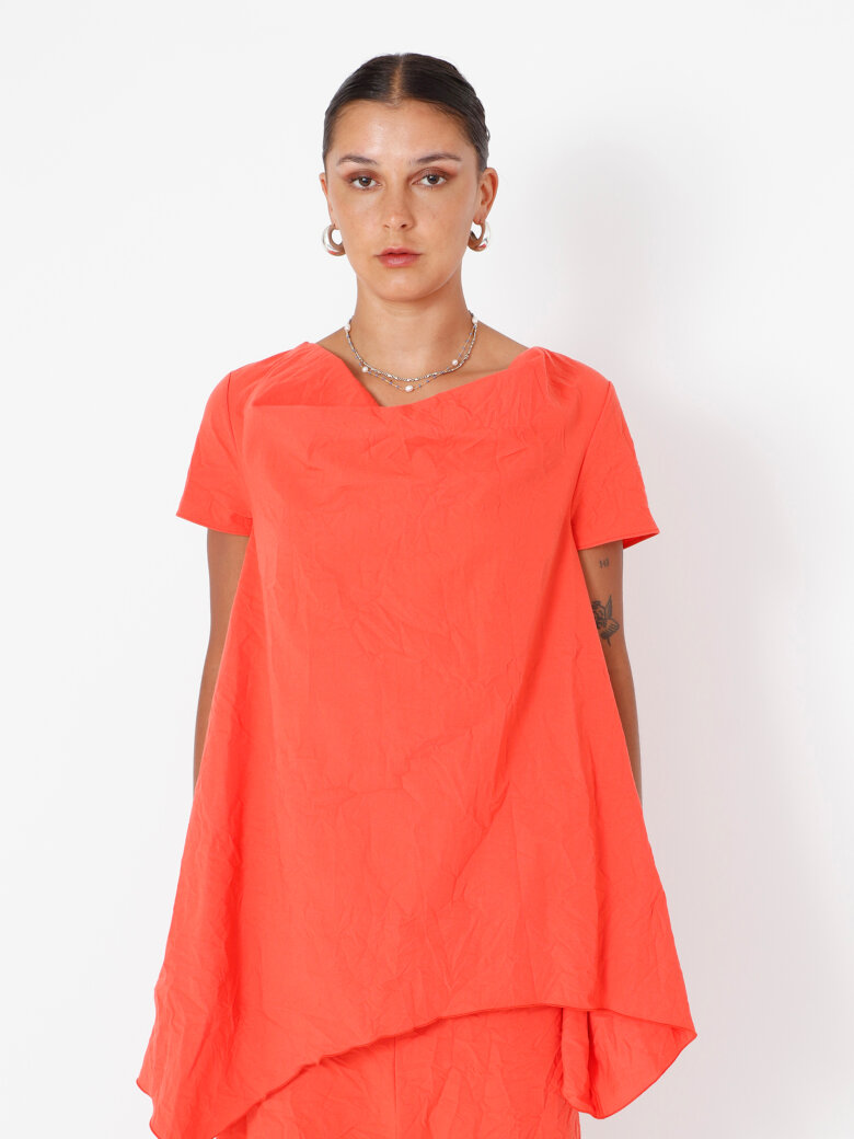 Sort Aarhus - Top with an asymmetrical cut