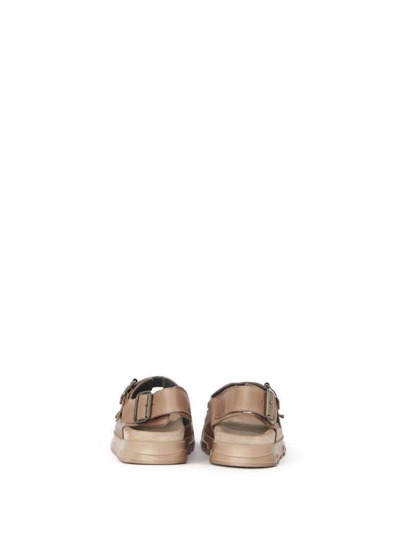 Lofina - Sandal with a footbed sole and buckles