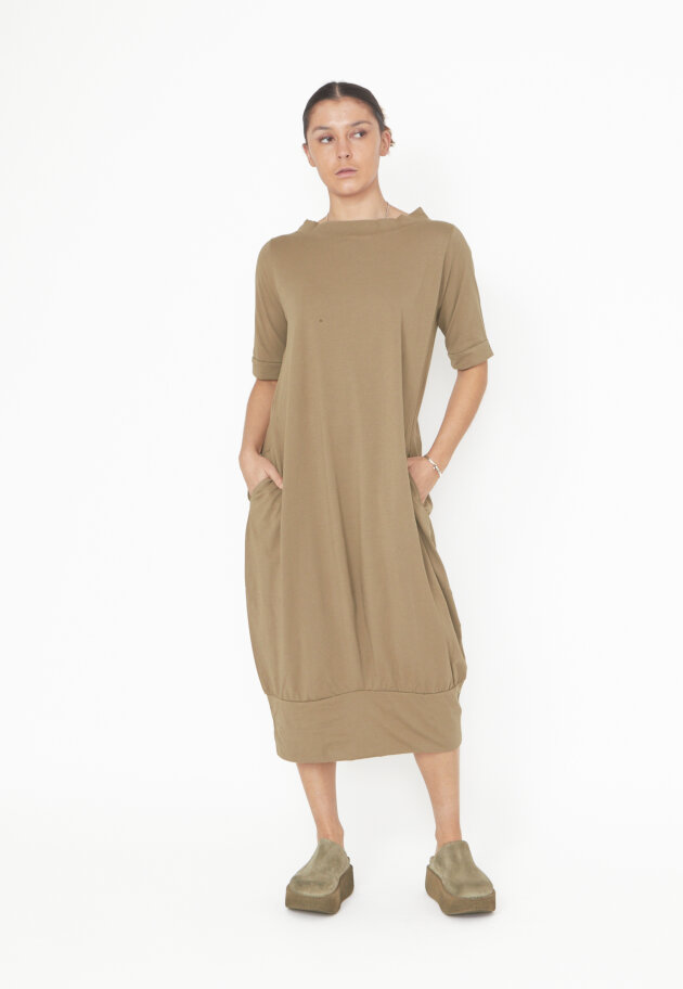 Sort Aarhus - Dress in organic cotton with detail on the back