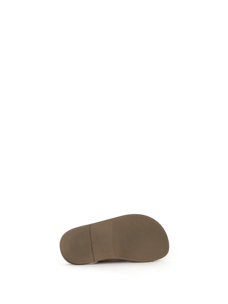 Lofina - Sandal in suede with a cross strap