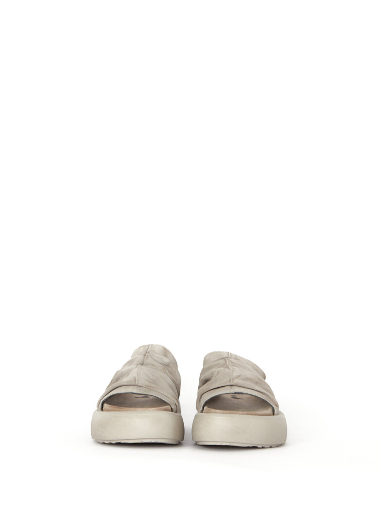 Sort Aarhus - Pre order! Sort Aarhus sandal in suede with a footbed sole