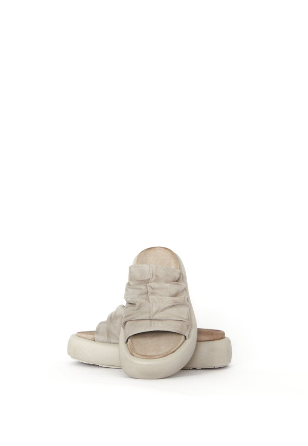 Sort Aarhus - Sort Aarhus sandal in suede with a footbed sole