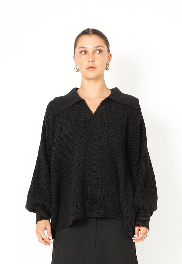 Sort Aarhus - Collared knit sweater