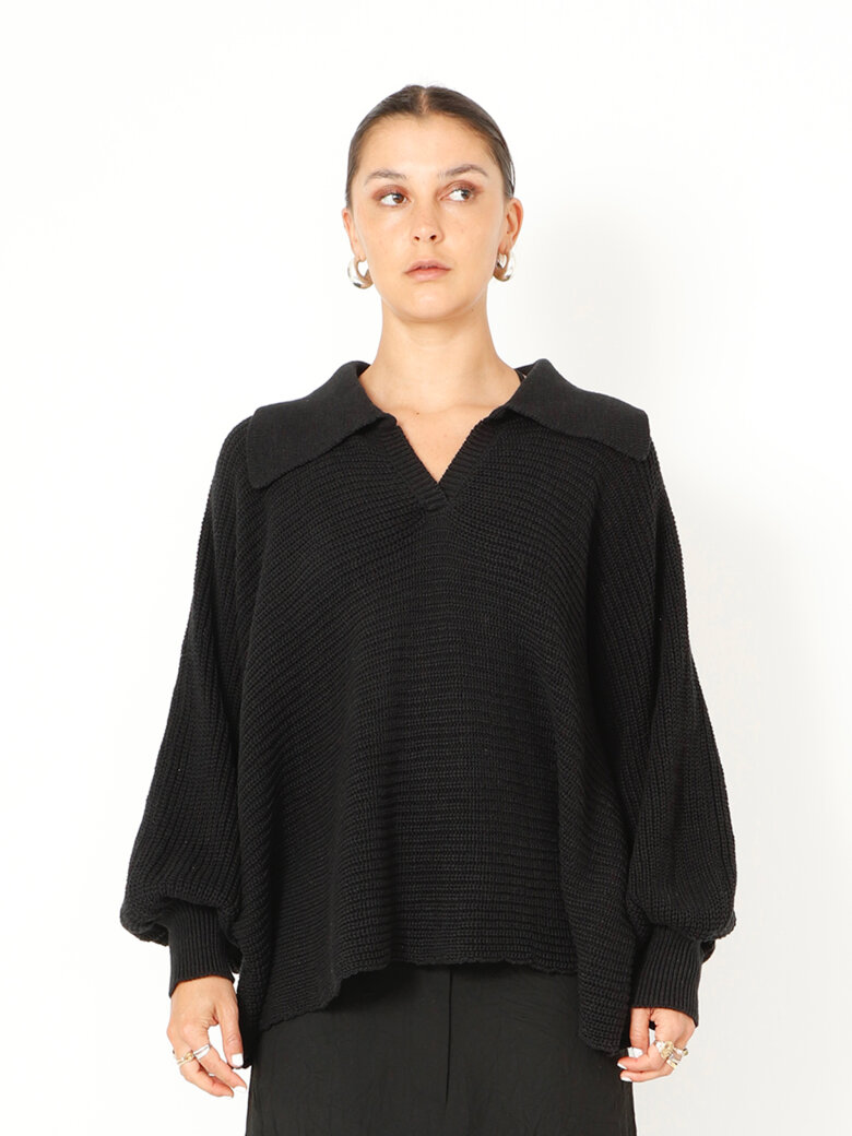 Sort Aarhus - Strikbluse med krave