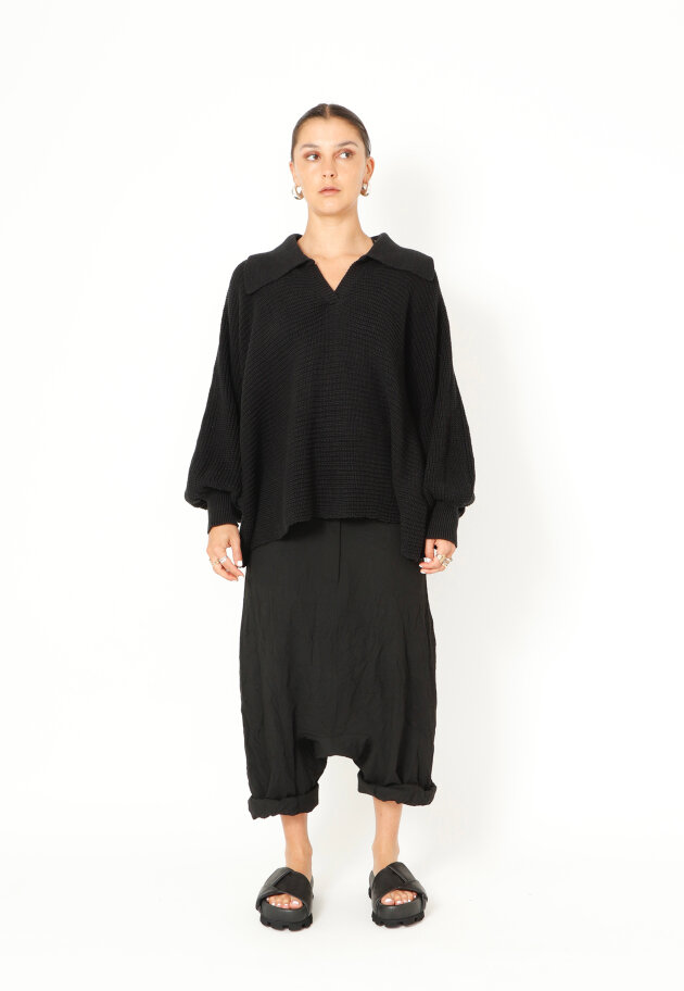 Sort Aarhus - Collared knit sweater