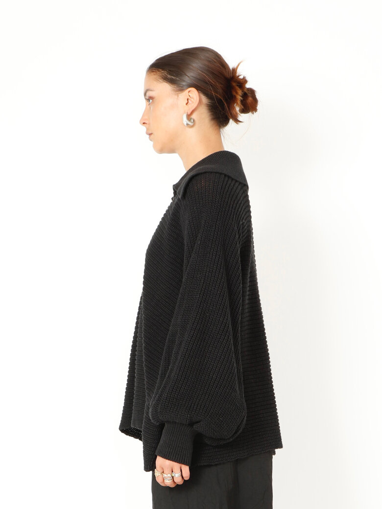 Sort Aarhus - Strikbluse med krave