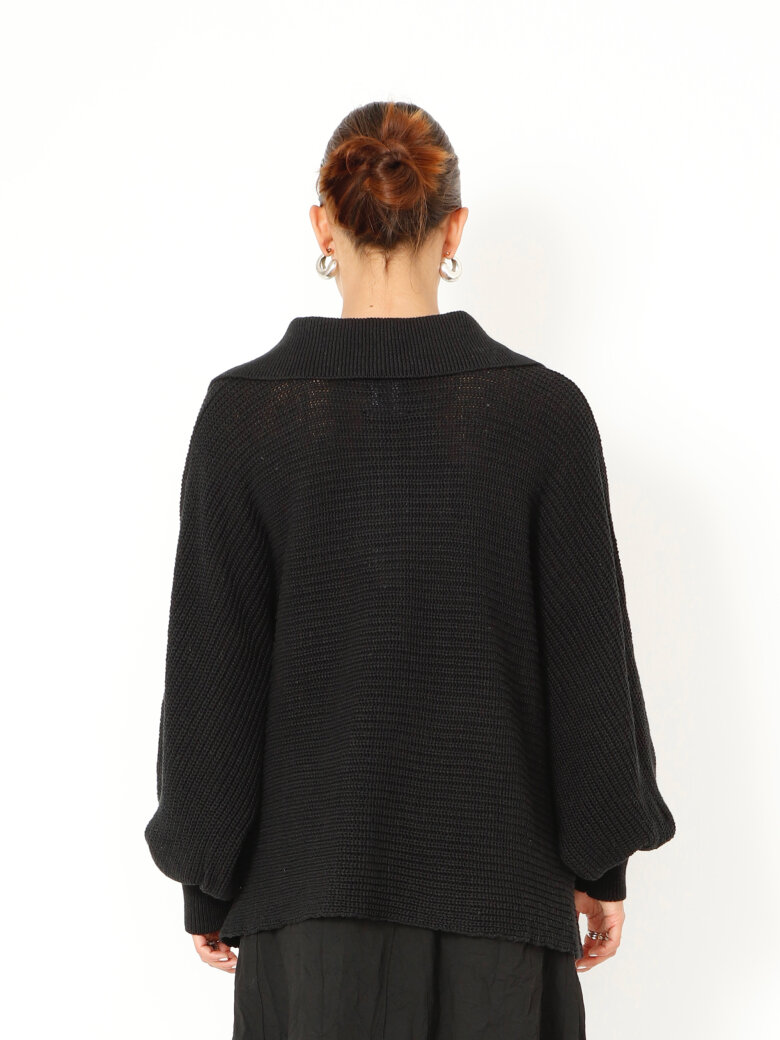 Sort Aarhus - Collared knit sweater