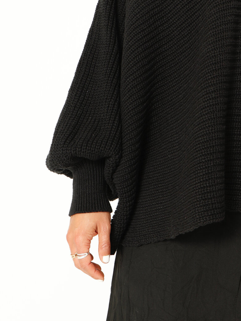 Sort Aarhus - Collared knit sweater