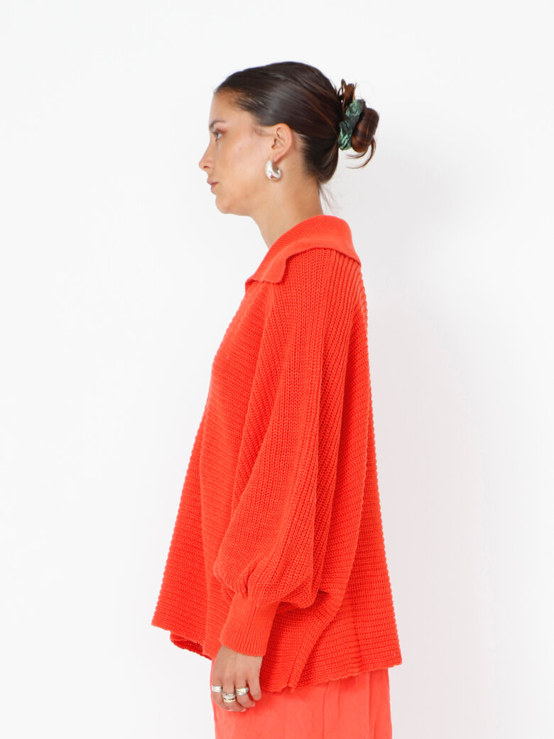 Sort Aarhus - Collared knit sweater