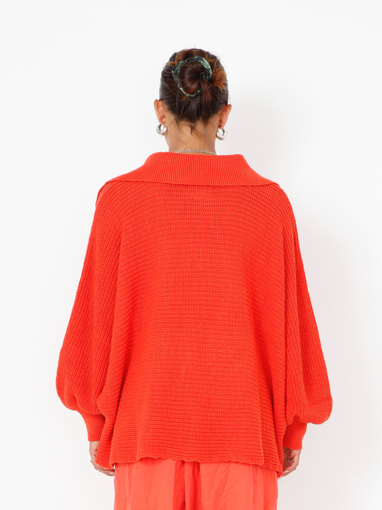 Sort Aarhus - Collared knit sweater
