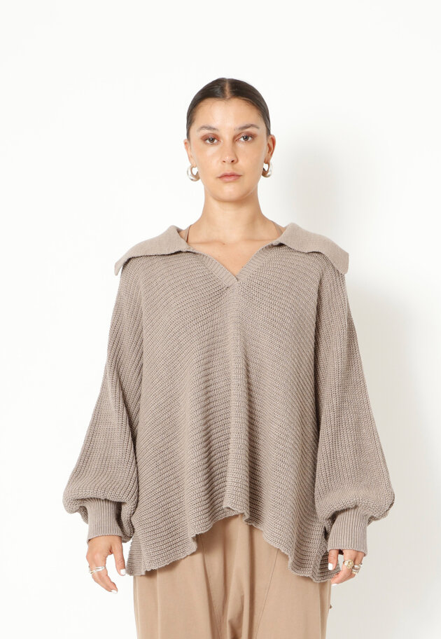 Sort Aarhus - Collared knit sweater