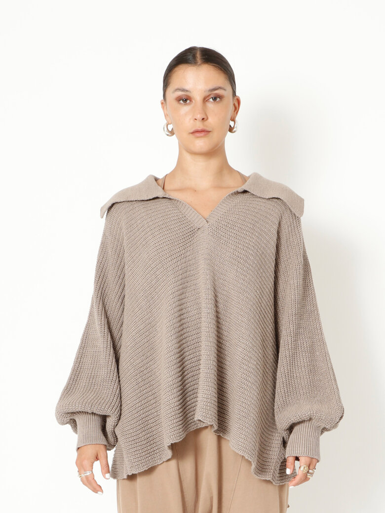Sort Aarhus - Collared knit sweater