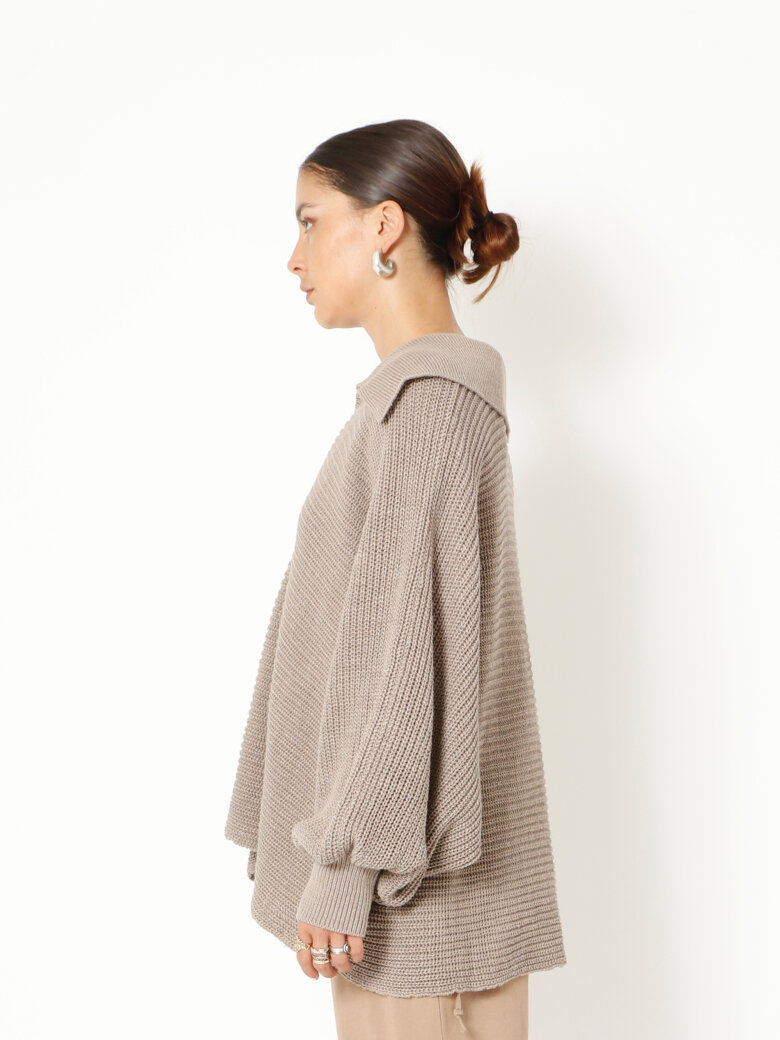 Sort Aarhus - Collared knit sweater