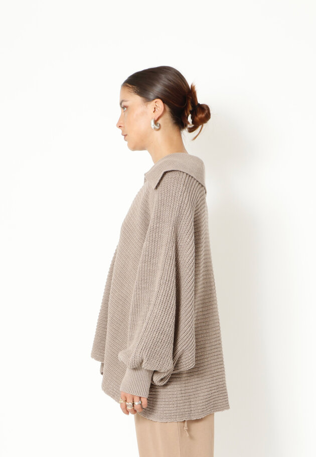 Sort Aarhus - Strikbluse med krave Sort Aarhus - Strikbluse med krave