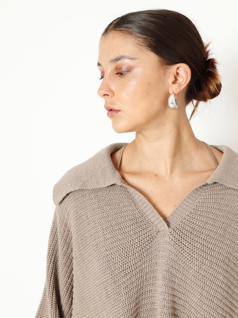 Sort Aarhus - Collared knit sweater