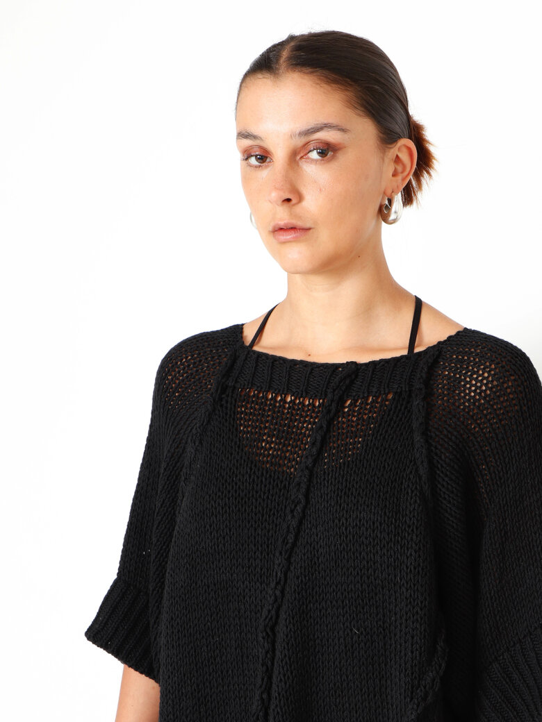 Sort Aarhus - Oversized strikbluse