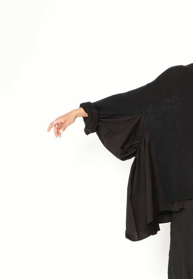 Sort Aarhus - Oversized strikbluse