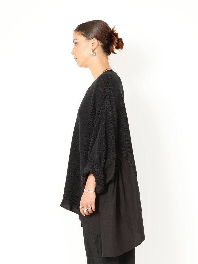 Sort Aarhus - Oversized strikbluse