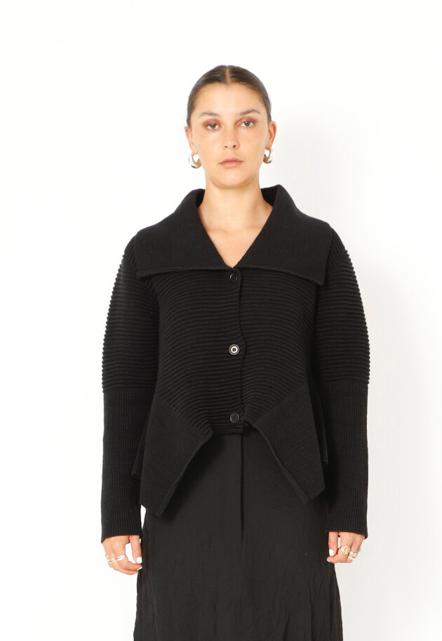 Sort Aarhus - Strikbluse med krave og knapper Sort Aarhus - Strikbluse med krave og knapper